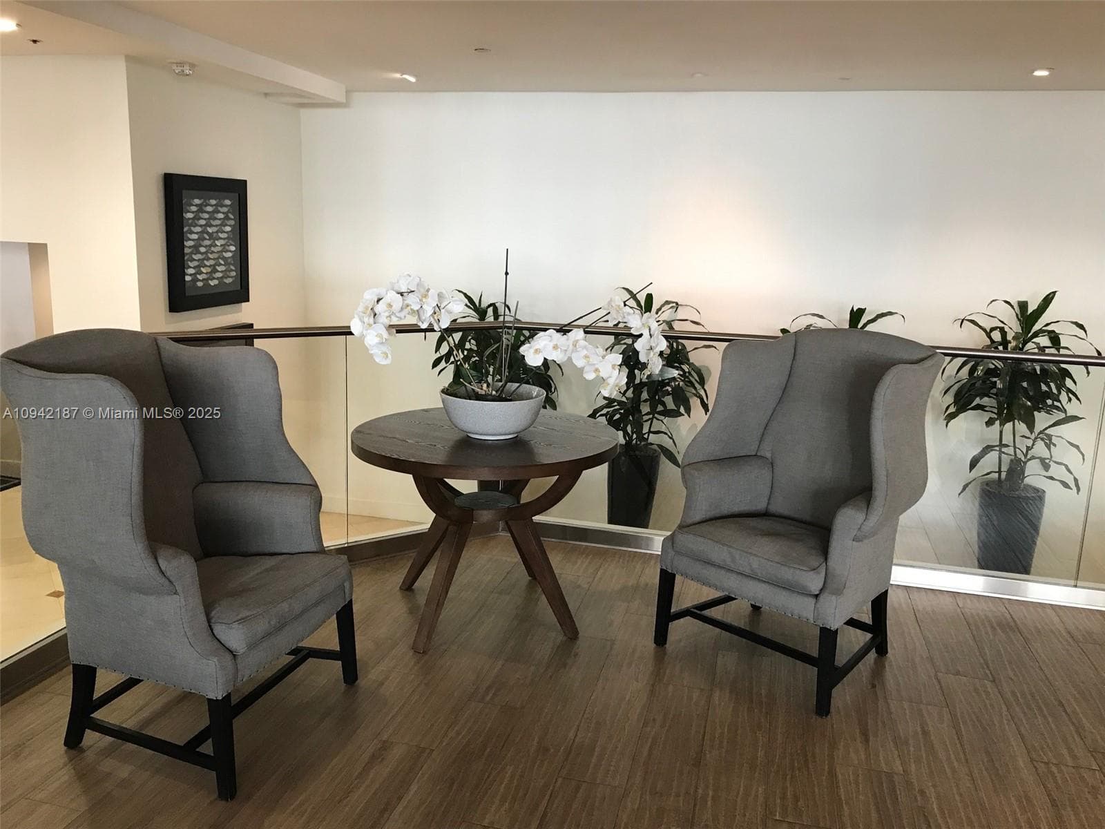 100 Lincoln Rd # 1637, Miami Beach FL 33139 — 33