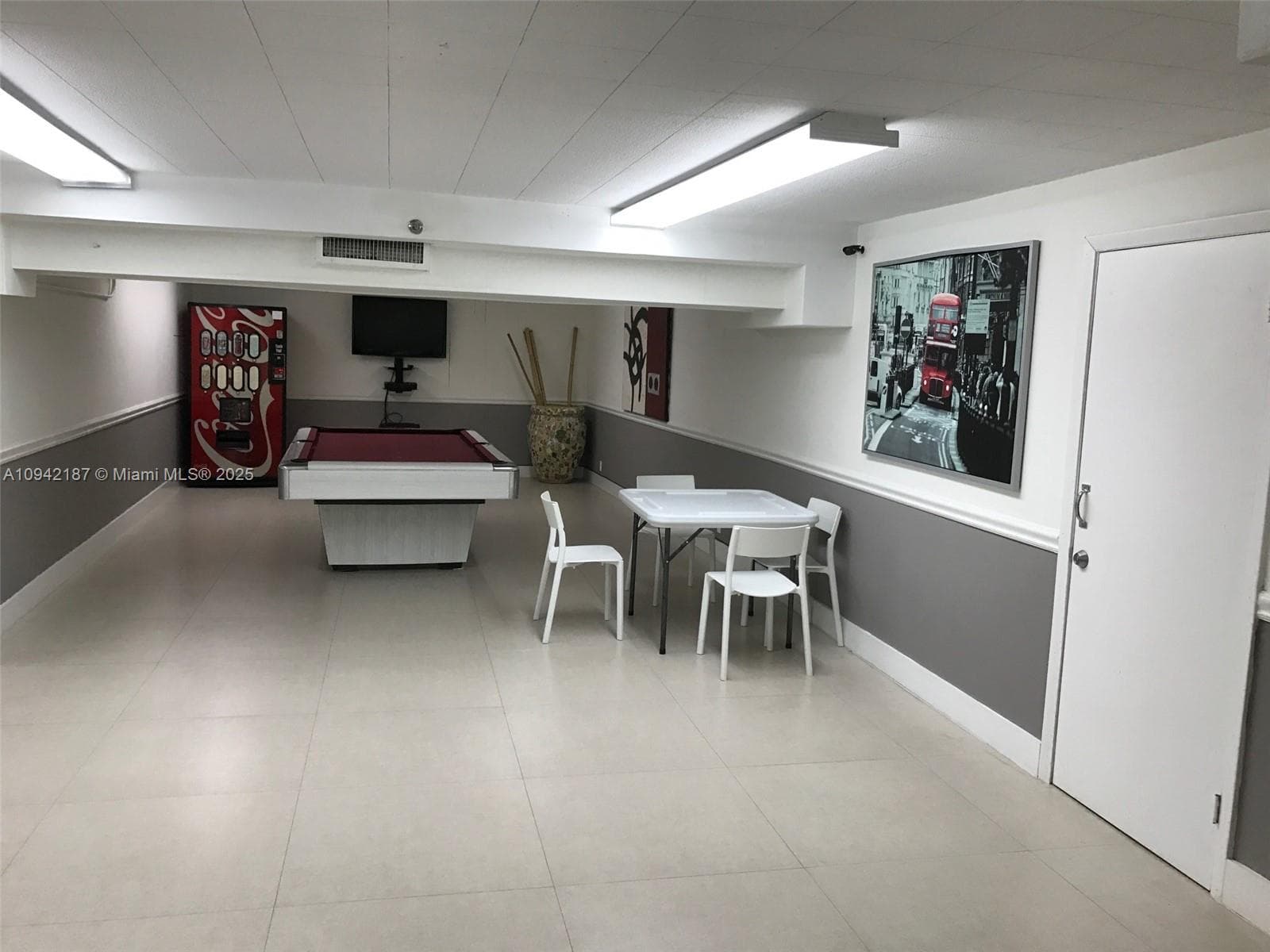 100 Lincoln Rd # 1637, Miami Beach FL 33139 — 41