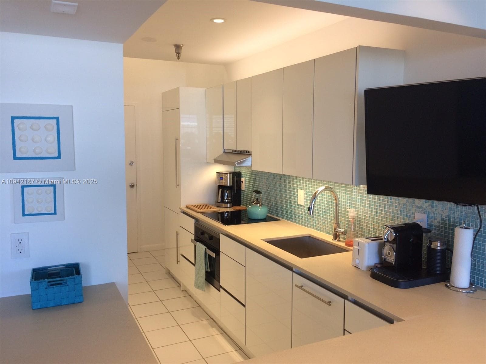 100 Lincoln Rd # 1637, Miami Beach FL 33139 — 19