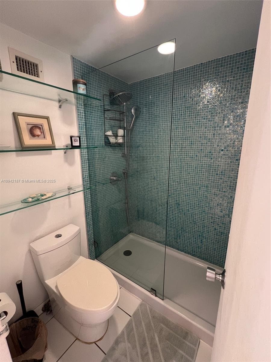 100 Lincoln Rd # 1637, Miami Beach FL 33139 — 21