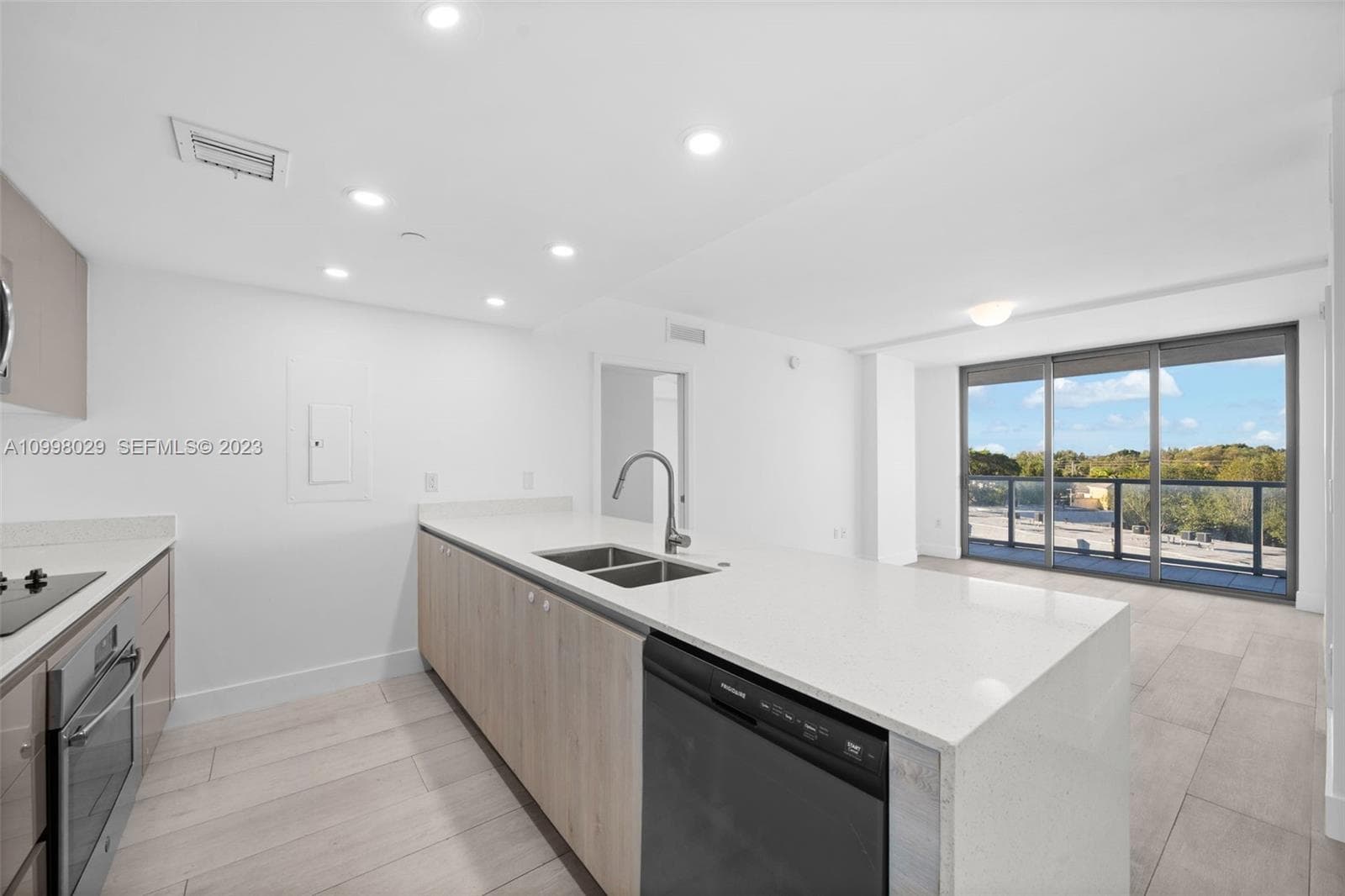 13800 Highland Dr # 504, North Miami Beach FL 33181 — 10