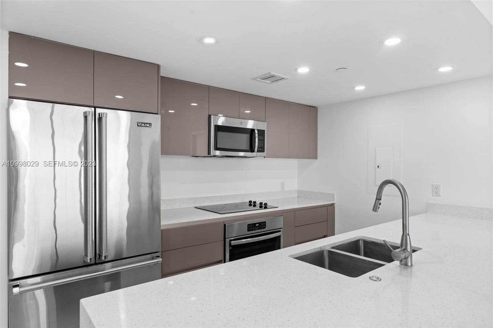 13800 Highland Dr # 504, North Miami Beach FL 33181 — 8