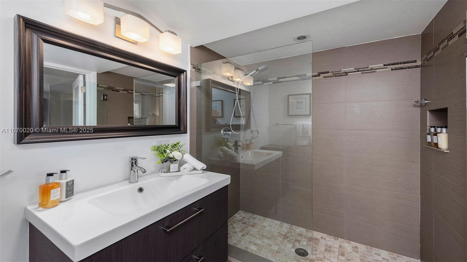 2301 Collins Ave # 301, Miami Beach FL 33139 — 17