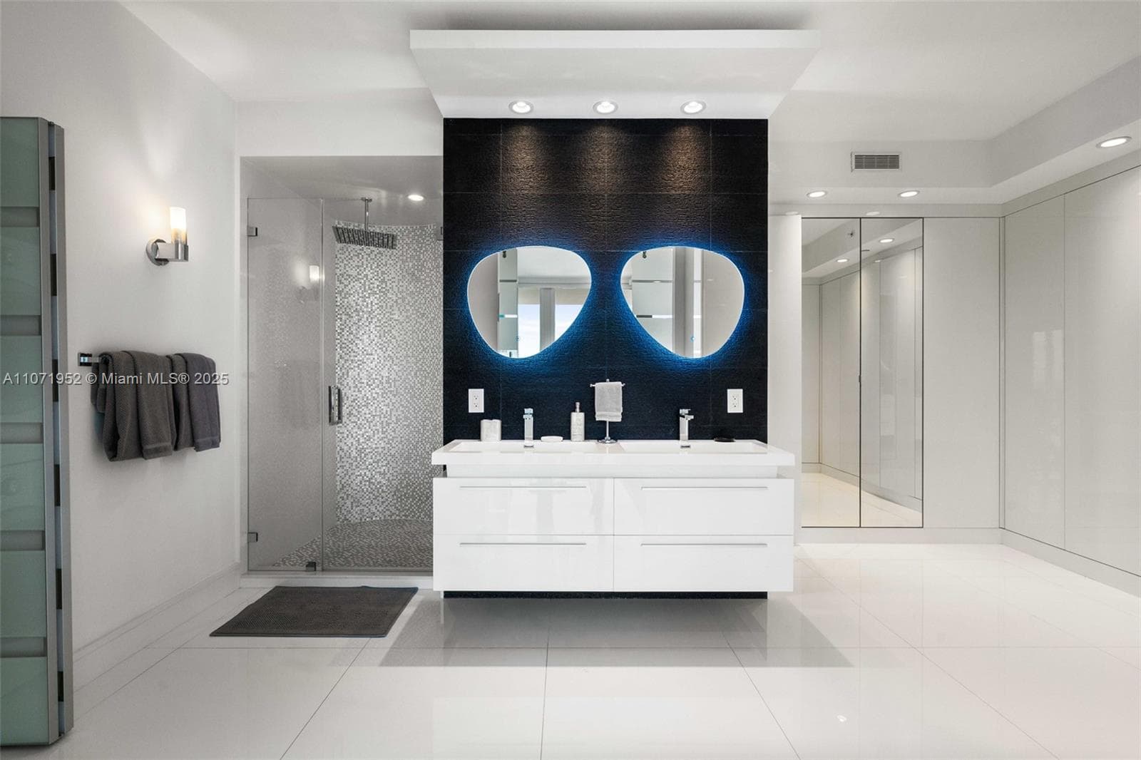 100 Lincoln Rd, Miami Beach FL 33139 — 16