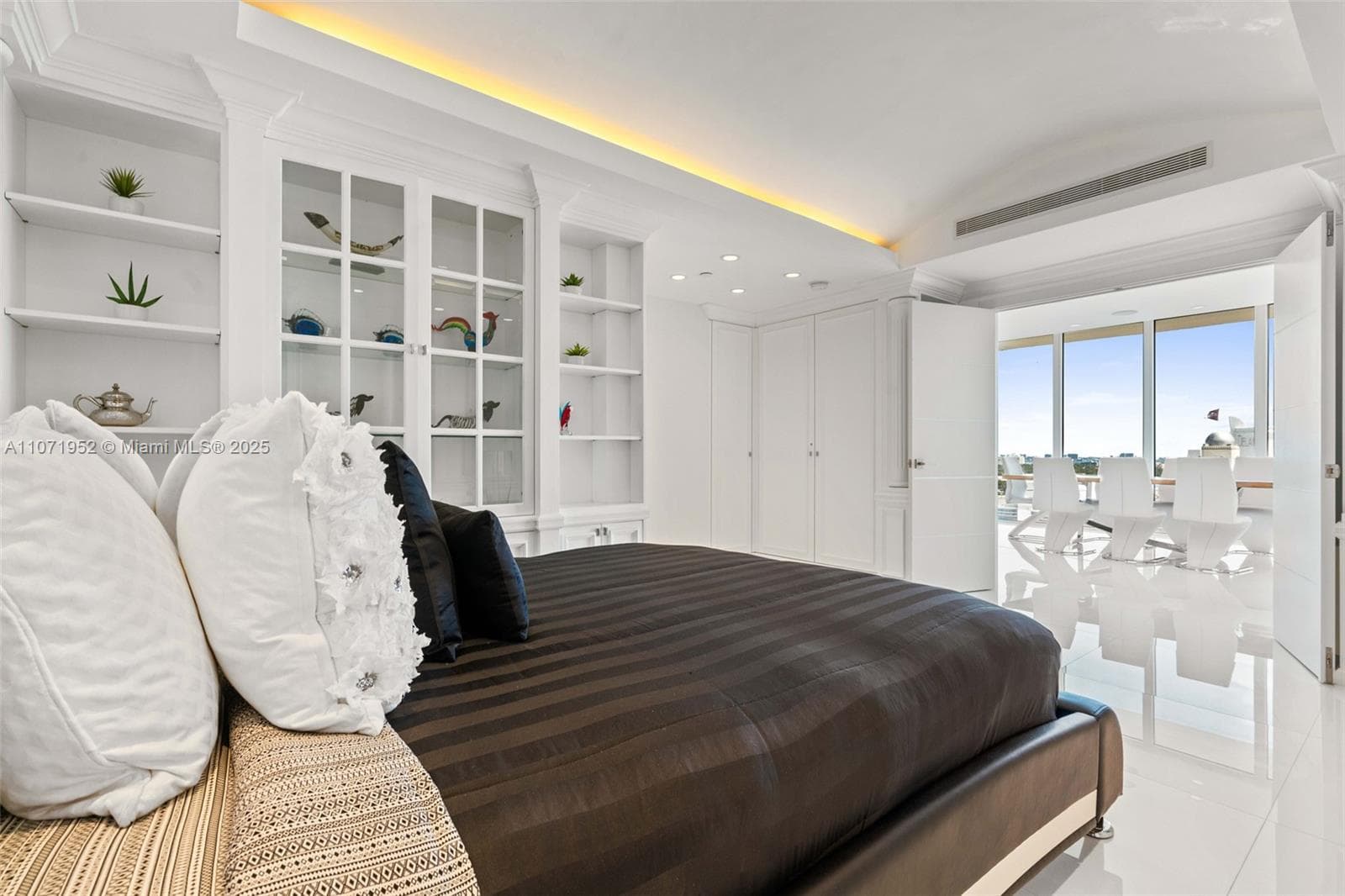 100 Lincoln Rd, Miami Beach FL 33139 — 22