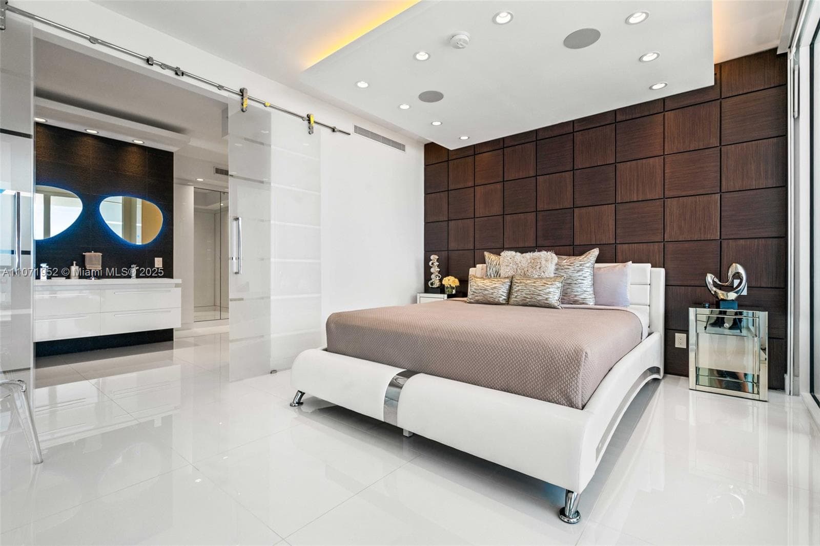 100 Lincoln Rd, Miami Beach FL 33139 — 15