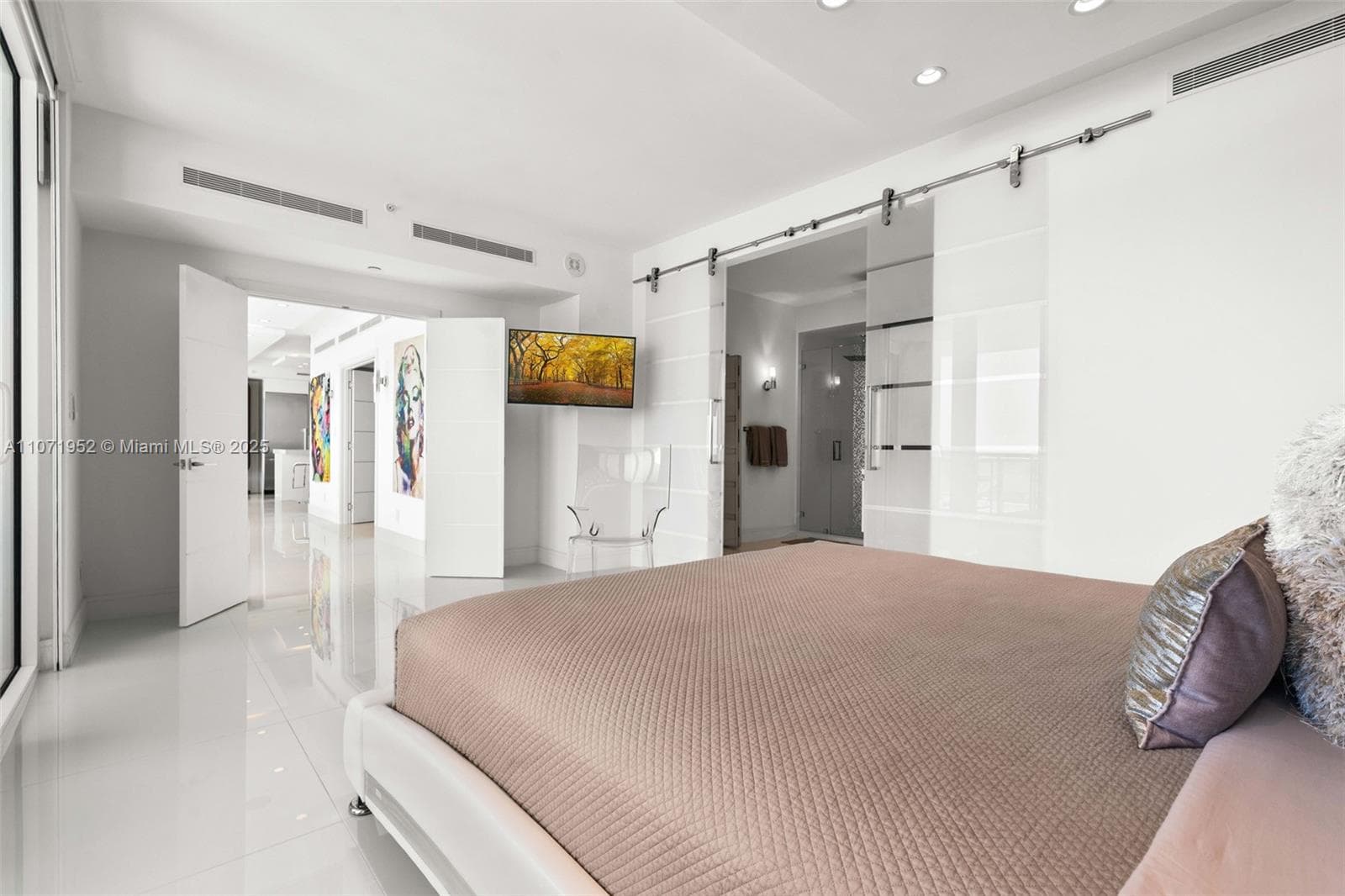 100 Lincoln Rd, Miami Beach FL 33139 — 19