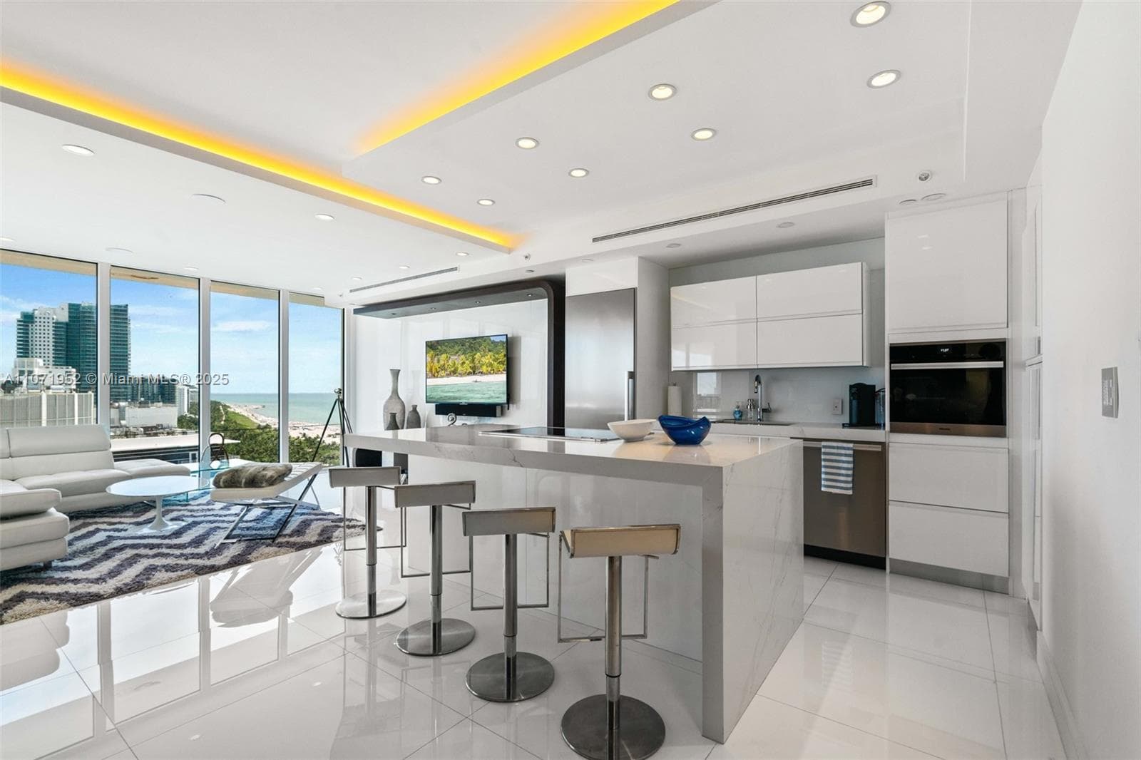 100 Lincoln Rd, Miami Beach FL 33139 — 4