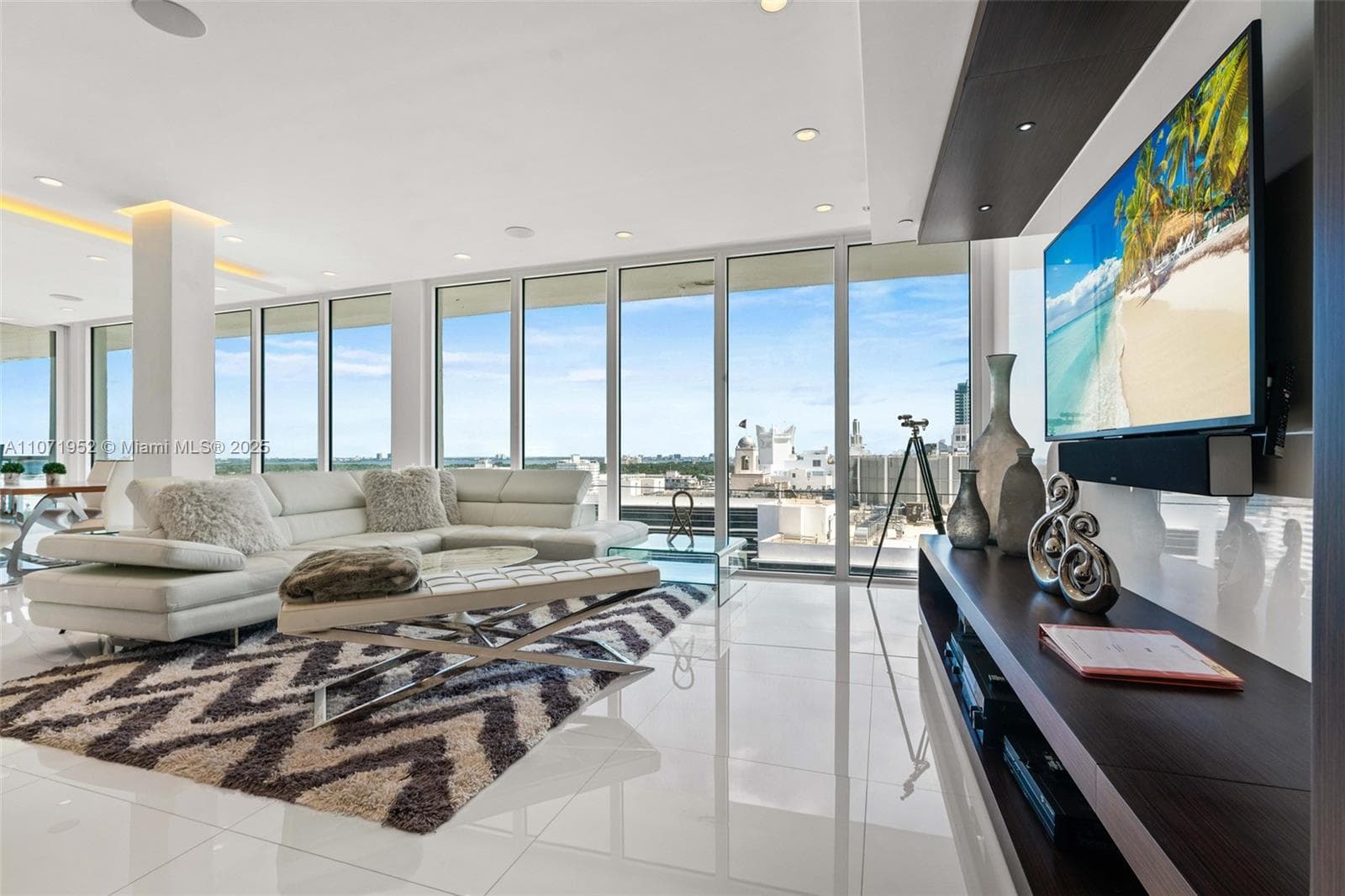 100 Lincoln Rd, Miami Beach FL 33139 — 8