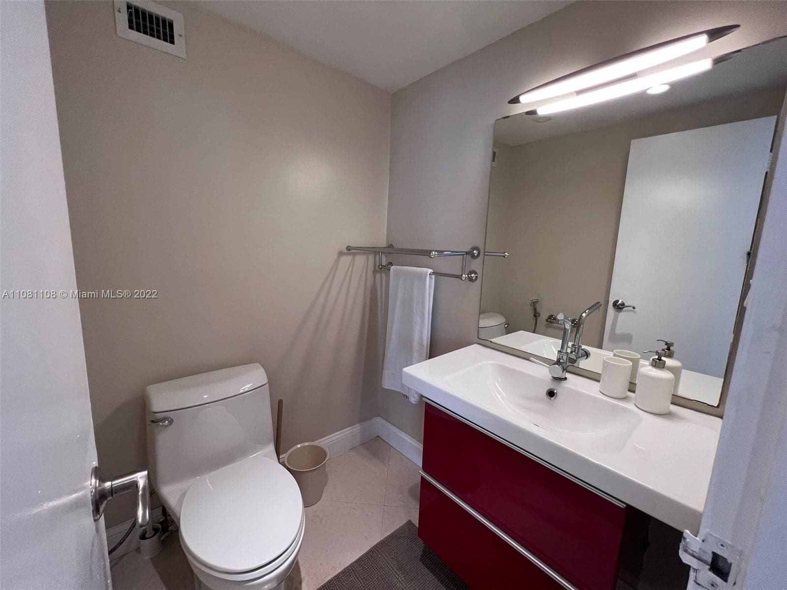 100 Lincoln Rd # 1121, Miami Beach FL 33139 — 11