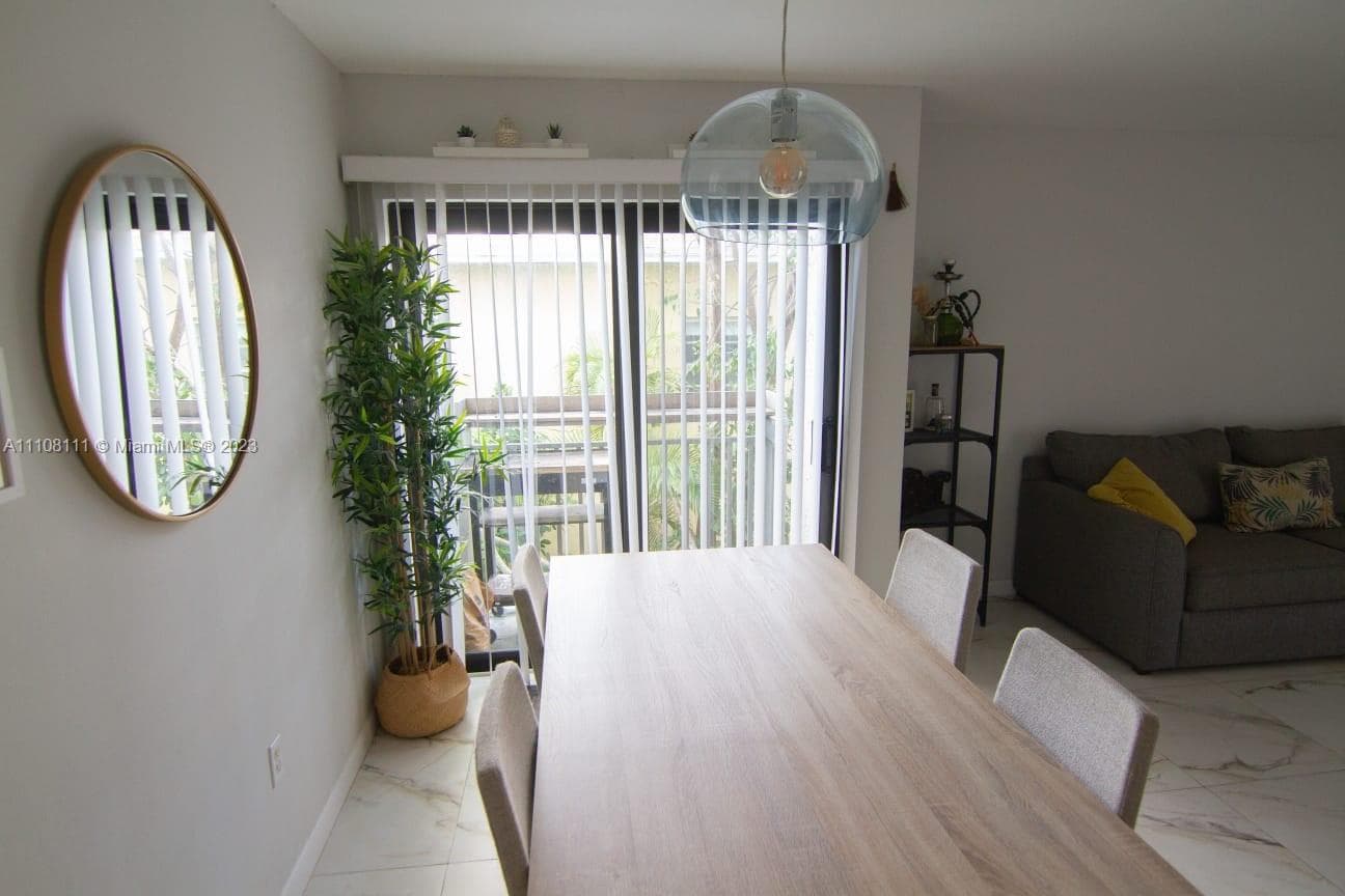 753 Michigan # 3A, Miami Beach FL 33139 — 1