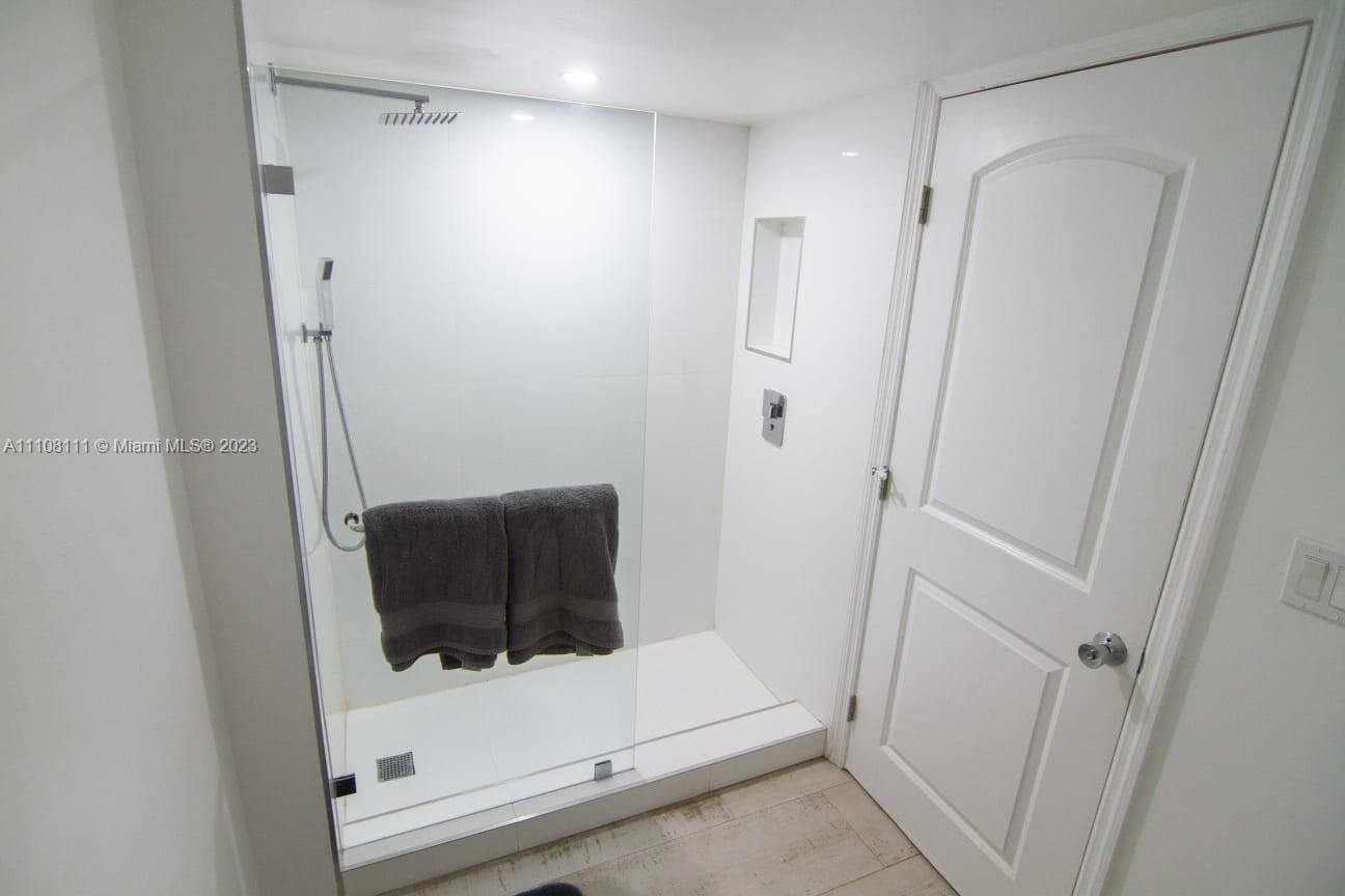 753 Michigan # 3A, Miami Beach FL 33139 — 11