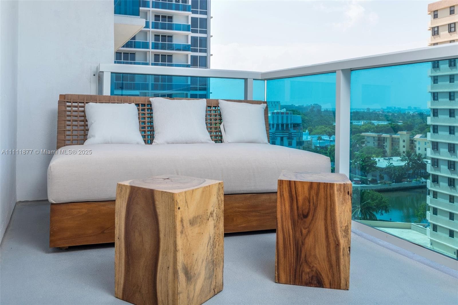 102 24th St # 915, Miami Beach FL 33139 — 17
