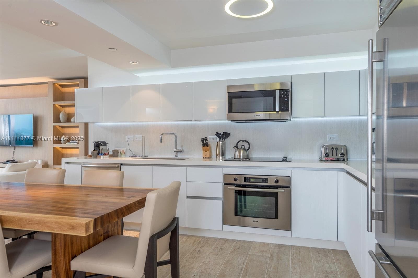 102 24th St # 915, Miami Beach FL 33139 — 16