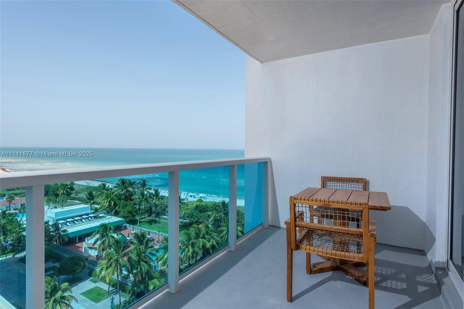 102 24th St # 915, Miami Beach FL 33139 — 4