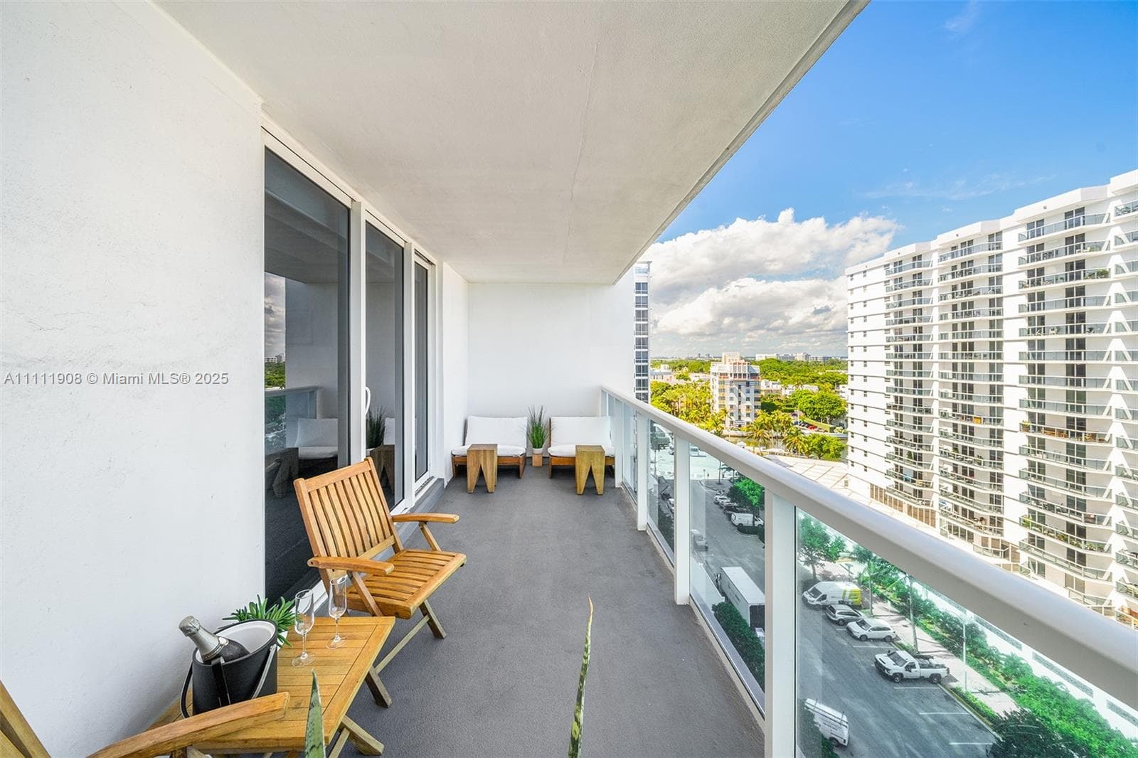 102 24th St # 1019, Miami Beach FL 33139 — 26