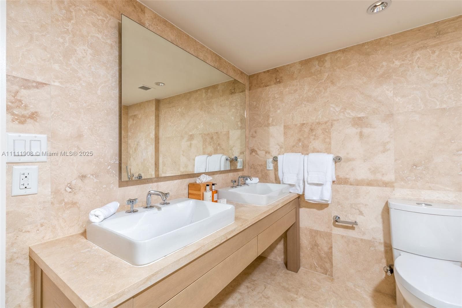 102 24th St # 1019, Miami Beach FL 33139 — 10