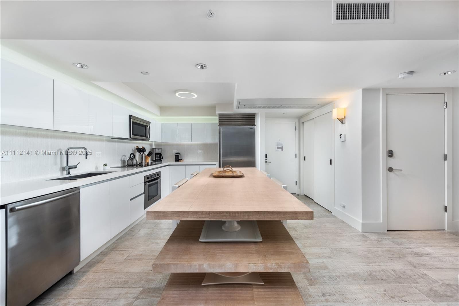 102 24th St # 1208, Miami Beach FL 33139 — 12