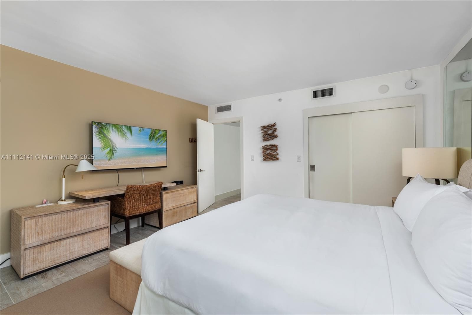 102 24th St # 1208, Miami Beach FL 33139 — 10
