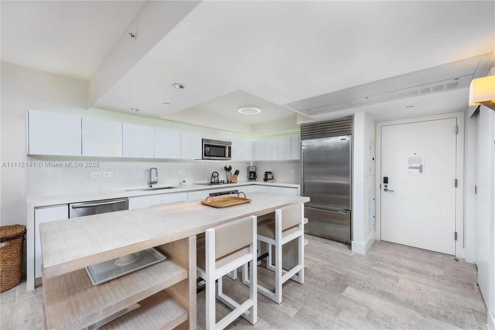 102 24th St # 1208, Miami Beach FL 33139 — 14