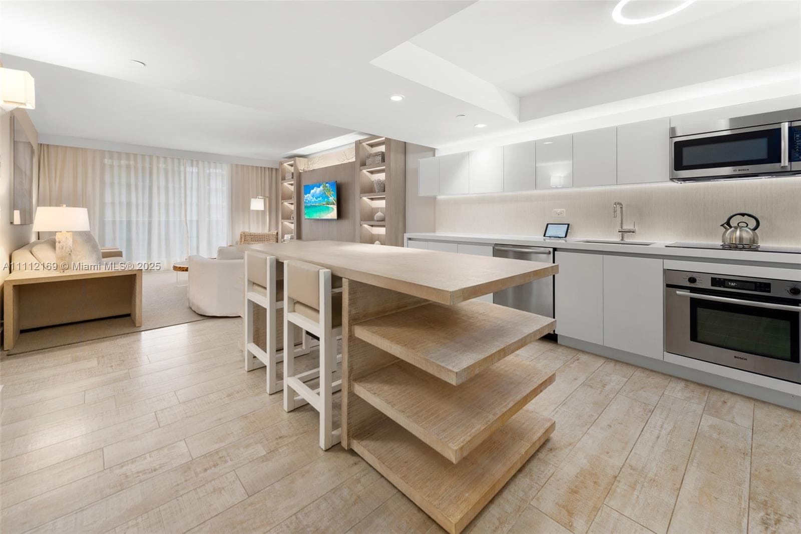 102 24th St # 1211, Miami Beach FL 33139 — 3