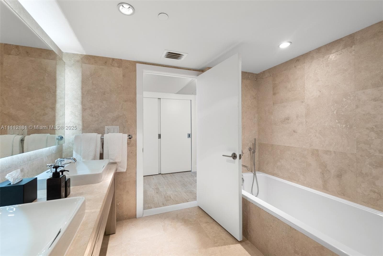 102 24th St # 1219, Miami Beach FL 33139 — 9