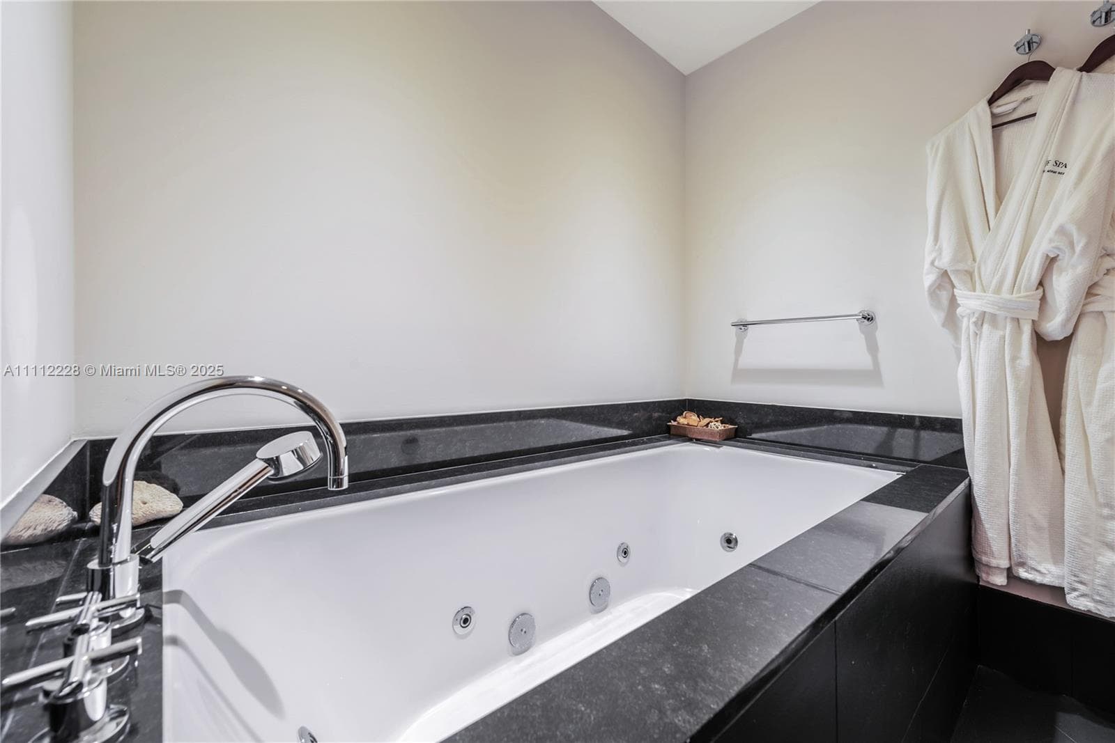 101 20th St # 2707, Miami Beach FL 33139 — 20