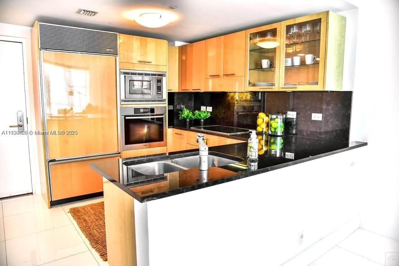 6801 Collins Ave # C1115, Miami Beach FL 33141 — 6