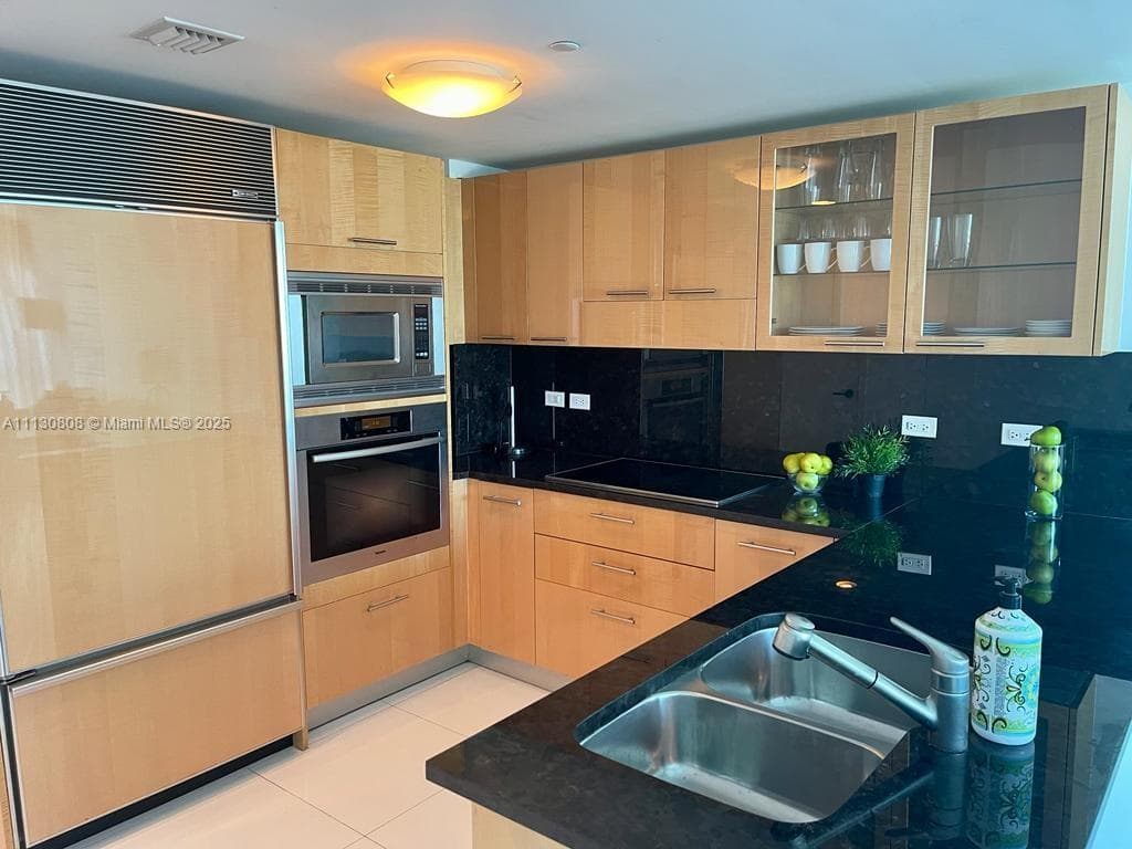 6801 Collins Ave # C1115, Miami Beach FL 33141 — 3