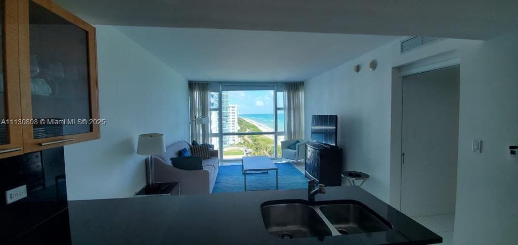 6801 Collins Ave # C1115, Miami Beach FL 33141 — 30