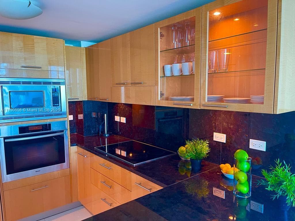 6801 Collins Ave # C1115, Miami Beach FL 33141 — 19