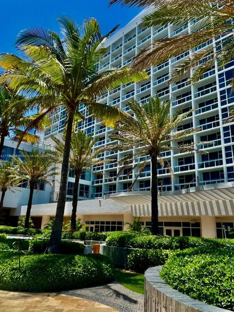6801 Collins Ave # C1115, Miami Beach FL 33141 — 44