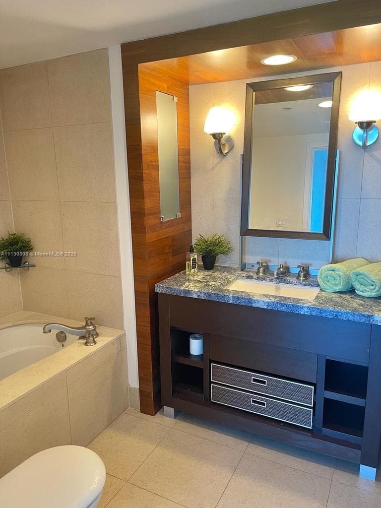 6801 Collins Ave # C1115, Miami Beach FL 33141 — 8