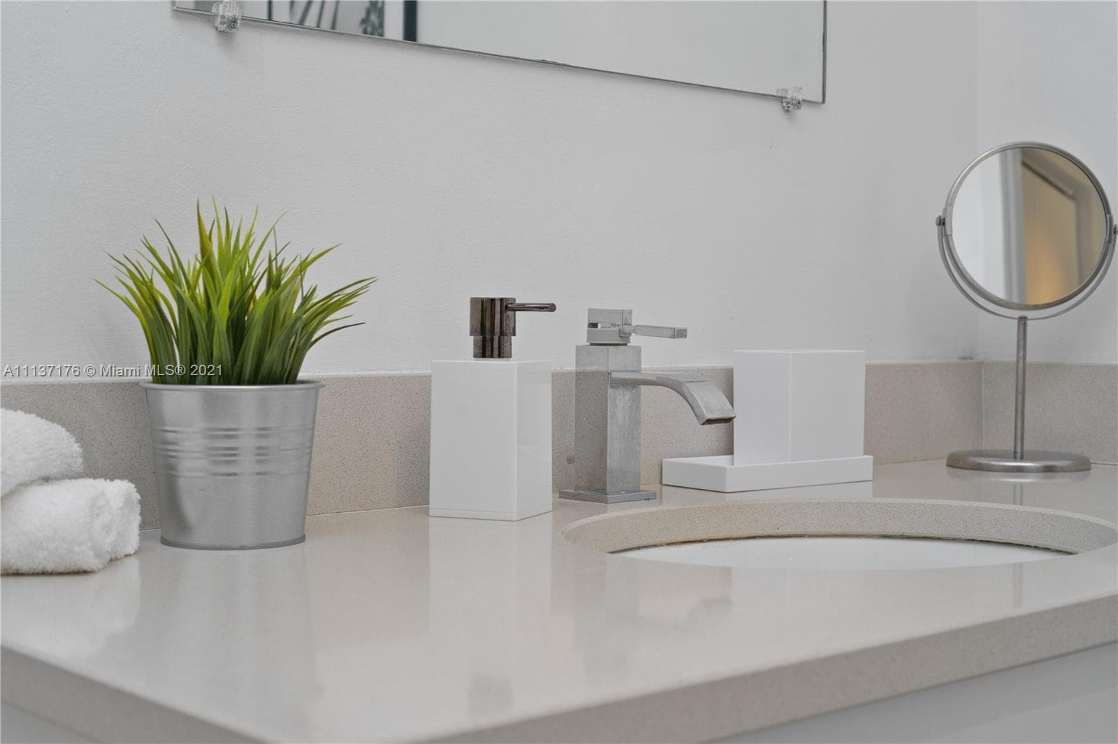 Midblock Miami Condo, Miami, FL — 34