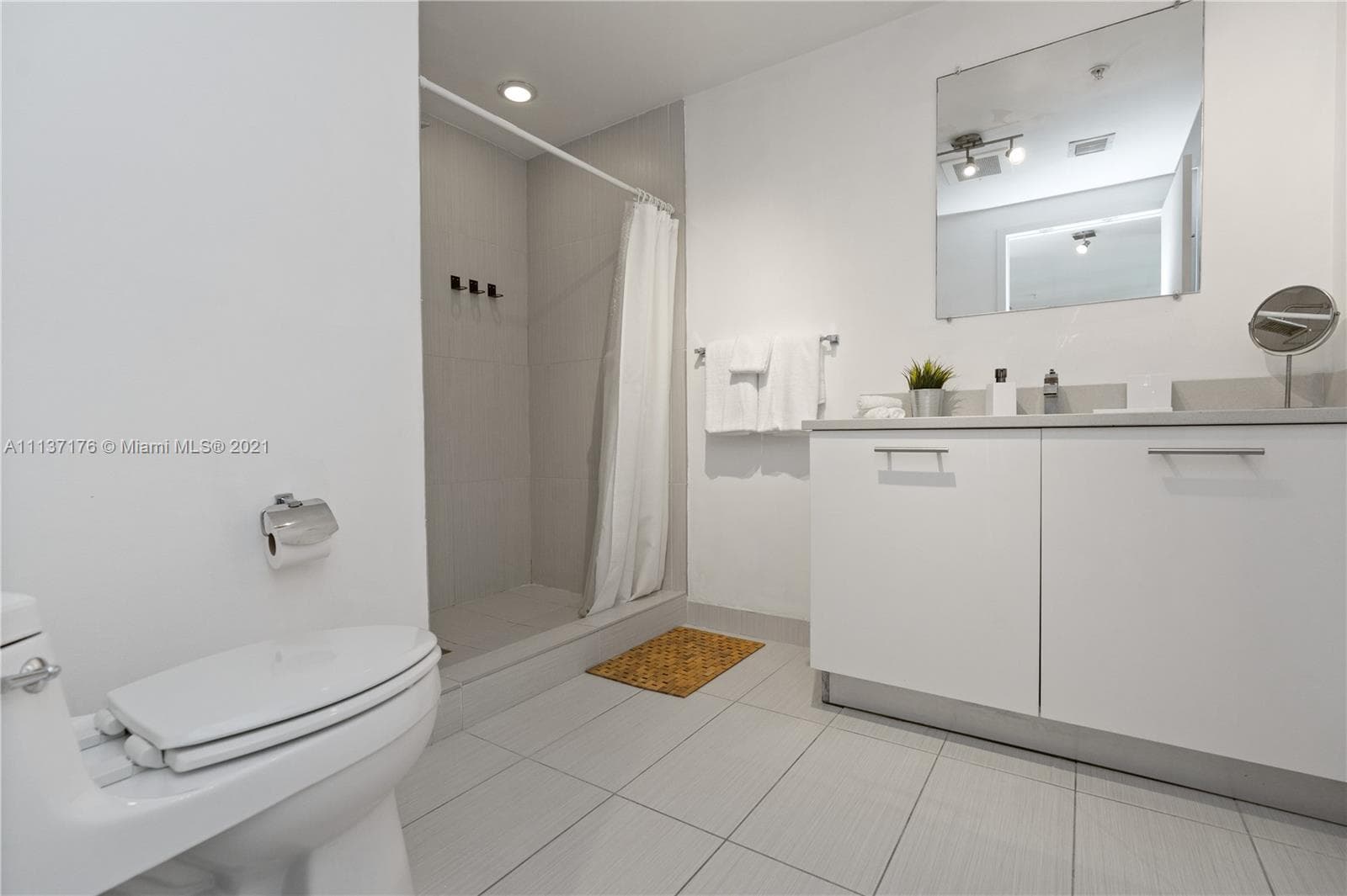 Midblock Miami Condo, Miami, FL — 19
