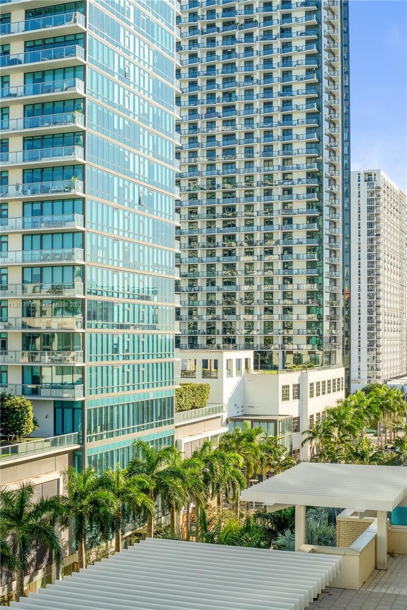Midblock Miami Condo, Miami, FL — 29