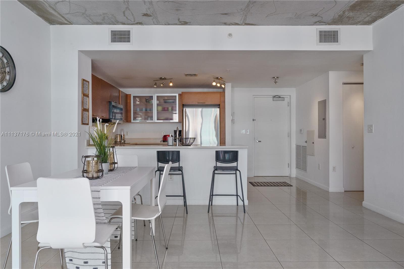 Midblock Miami Condo, Miami, FL — 21