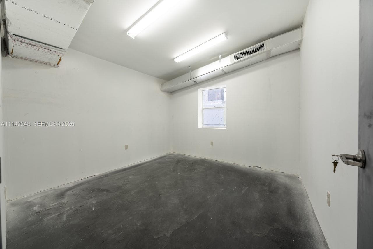 1525 NW 3rd Ave, Miami FL 33136 — 23
