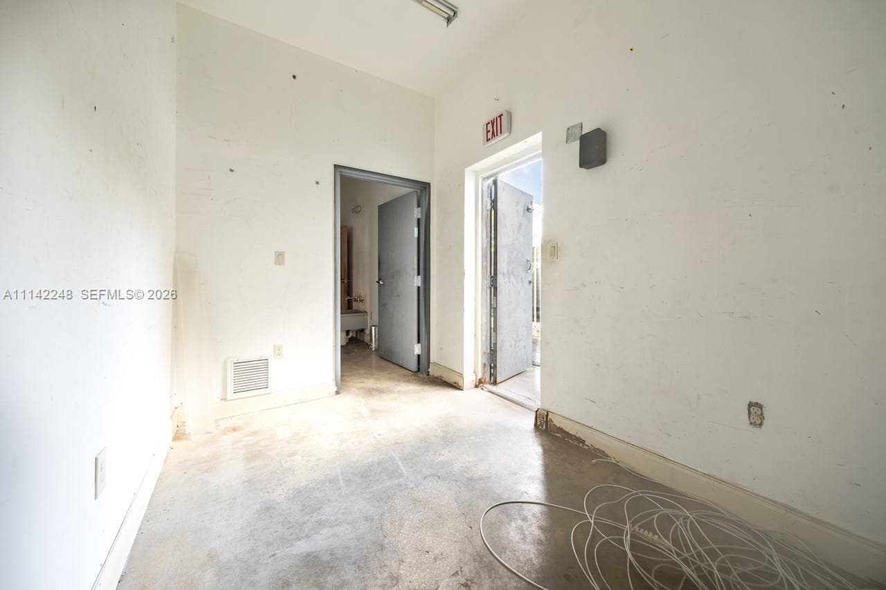 1525 NW 3rd Ave, Miami FL 33136 — 17