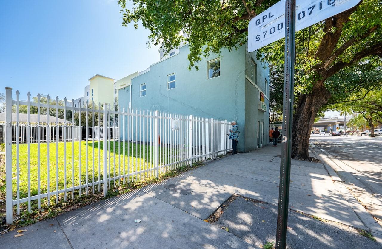 1525 NW 3rd Ave, Miami FL 33136 — 12