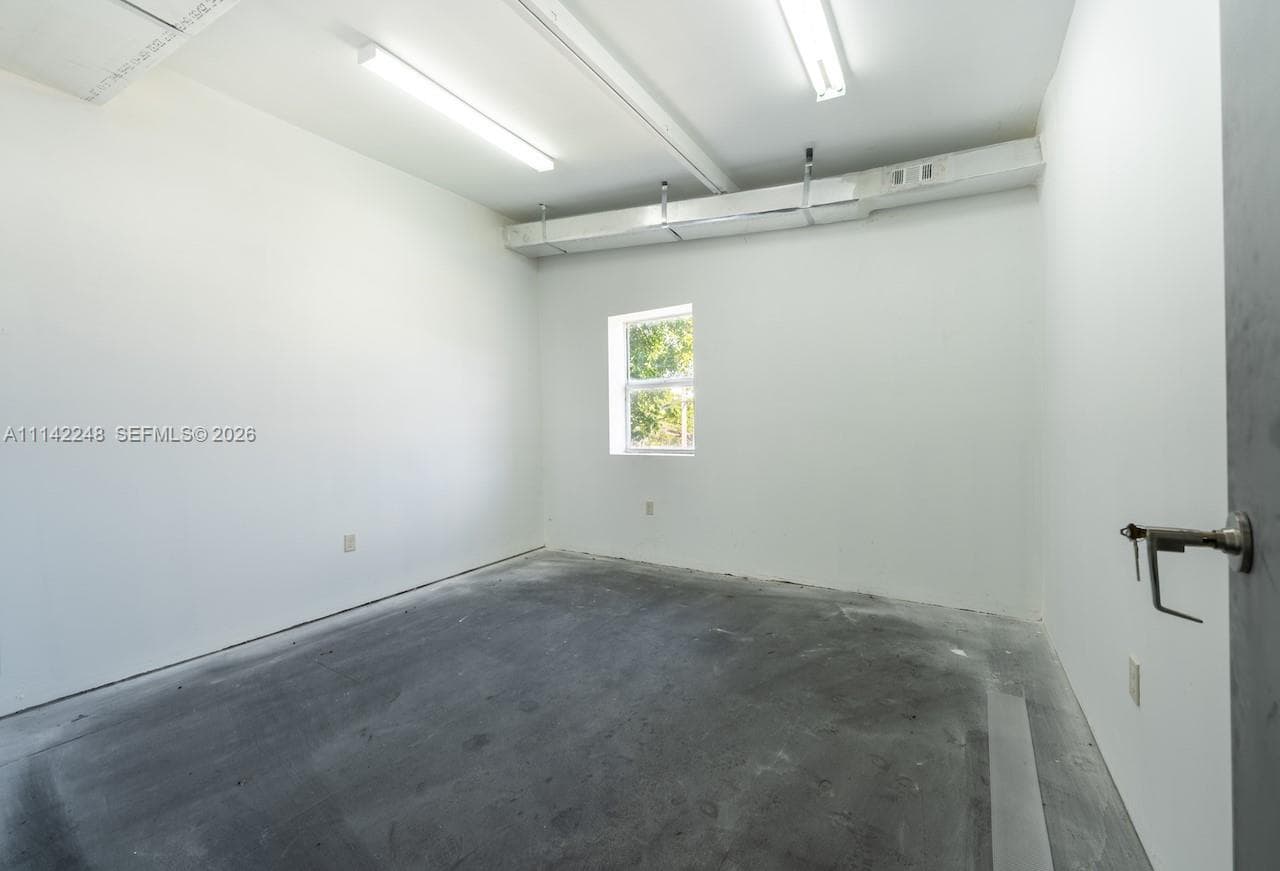 1525 NW 3rd Ave, Miami FL 33136 — 26