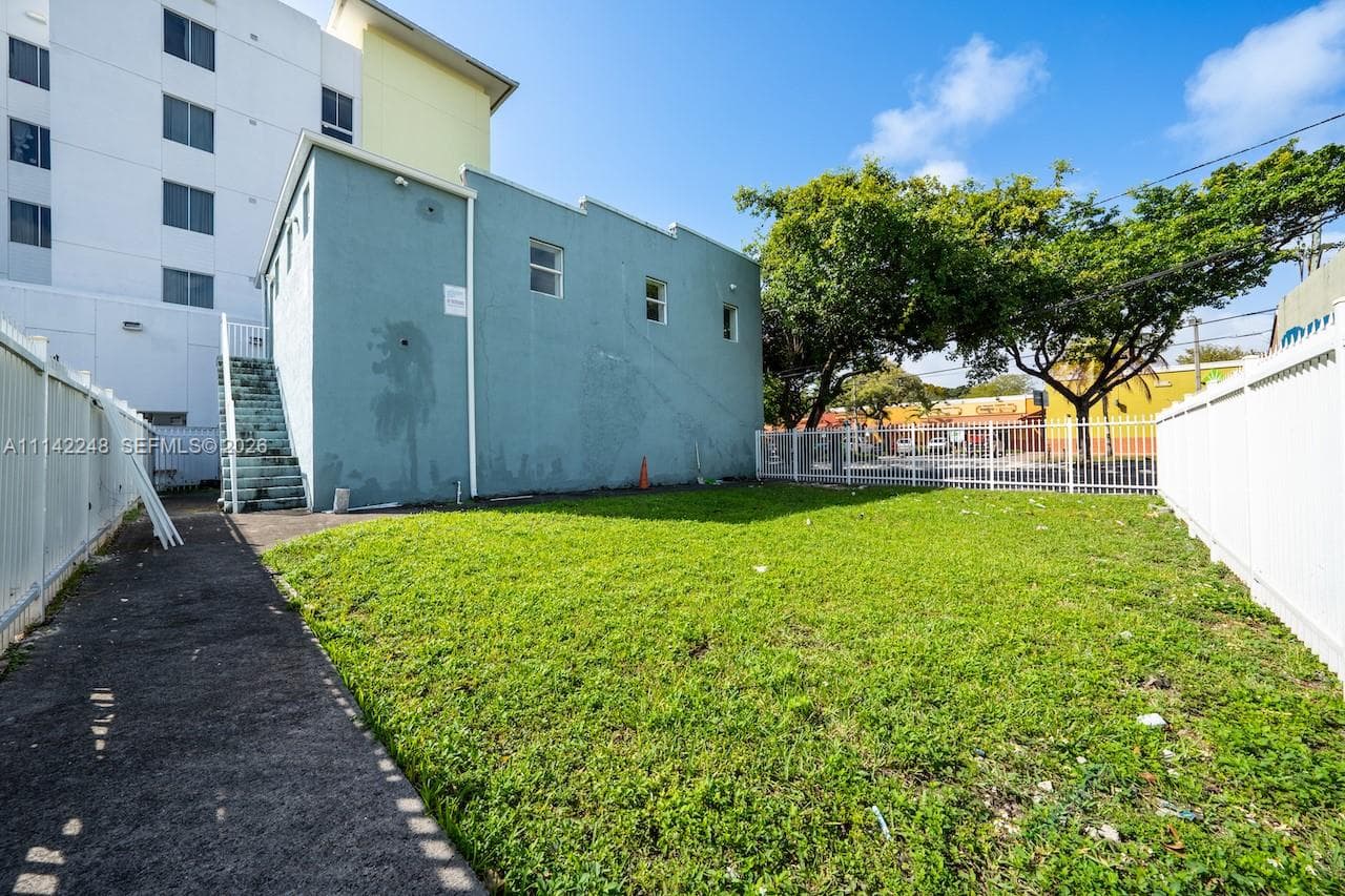 1525 NW 3rd Ave, Miami FL 33136 — 7