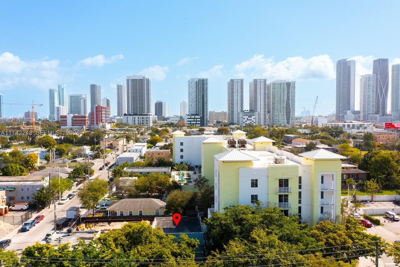 1525 NW 3rd Ave, Miami FL 33136 — 32