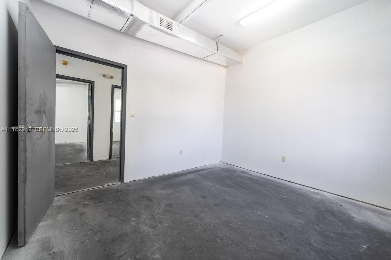 1525 NW 3rd Ave, Miami FL 33136 — 28