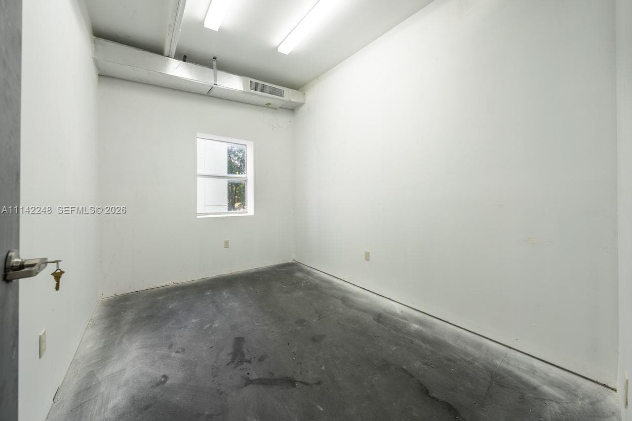 1525 NW 3rd Ave, Miami FL 33136 — 24