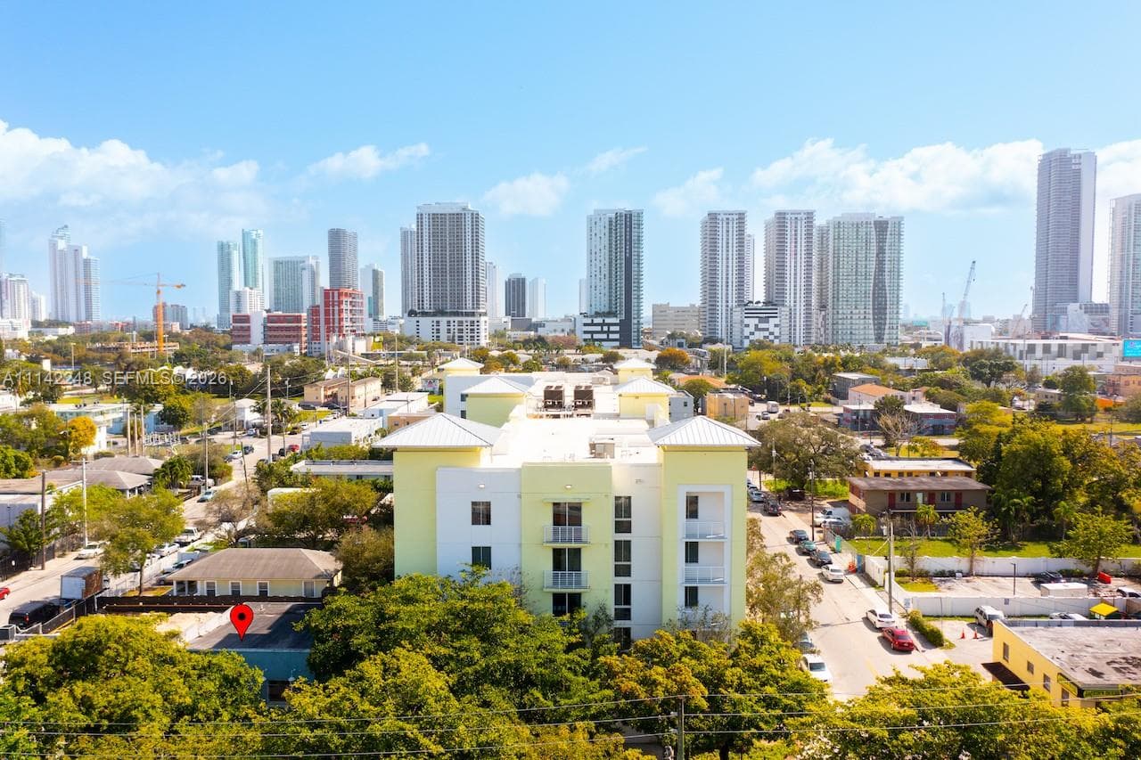1525 NW 3rd Ave, Miami FL 33136 — 33