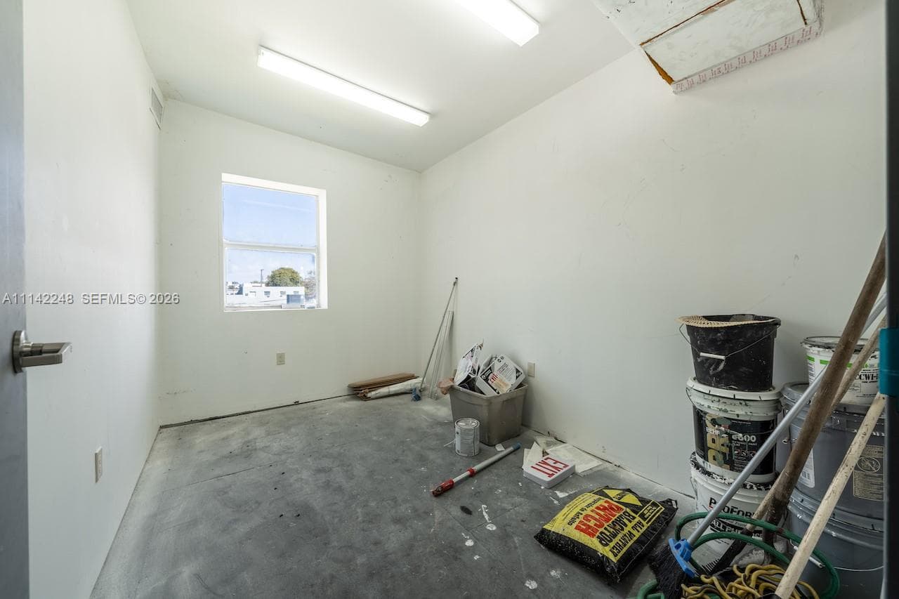 1525 NW 3rd Ave, Miami FL 33136 — 25