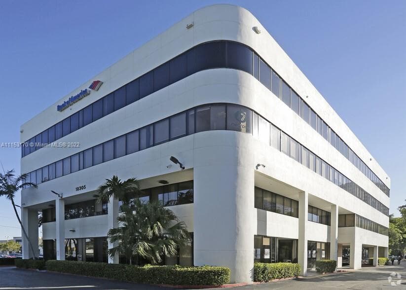 18305 Biscayne Blvd, Aventura FL 33160 — 1