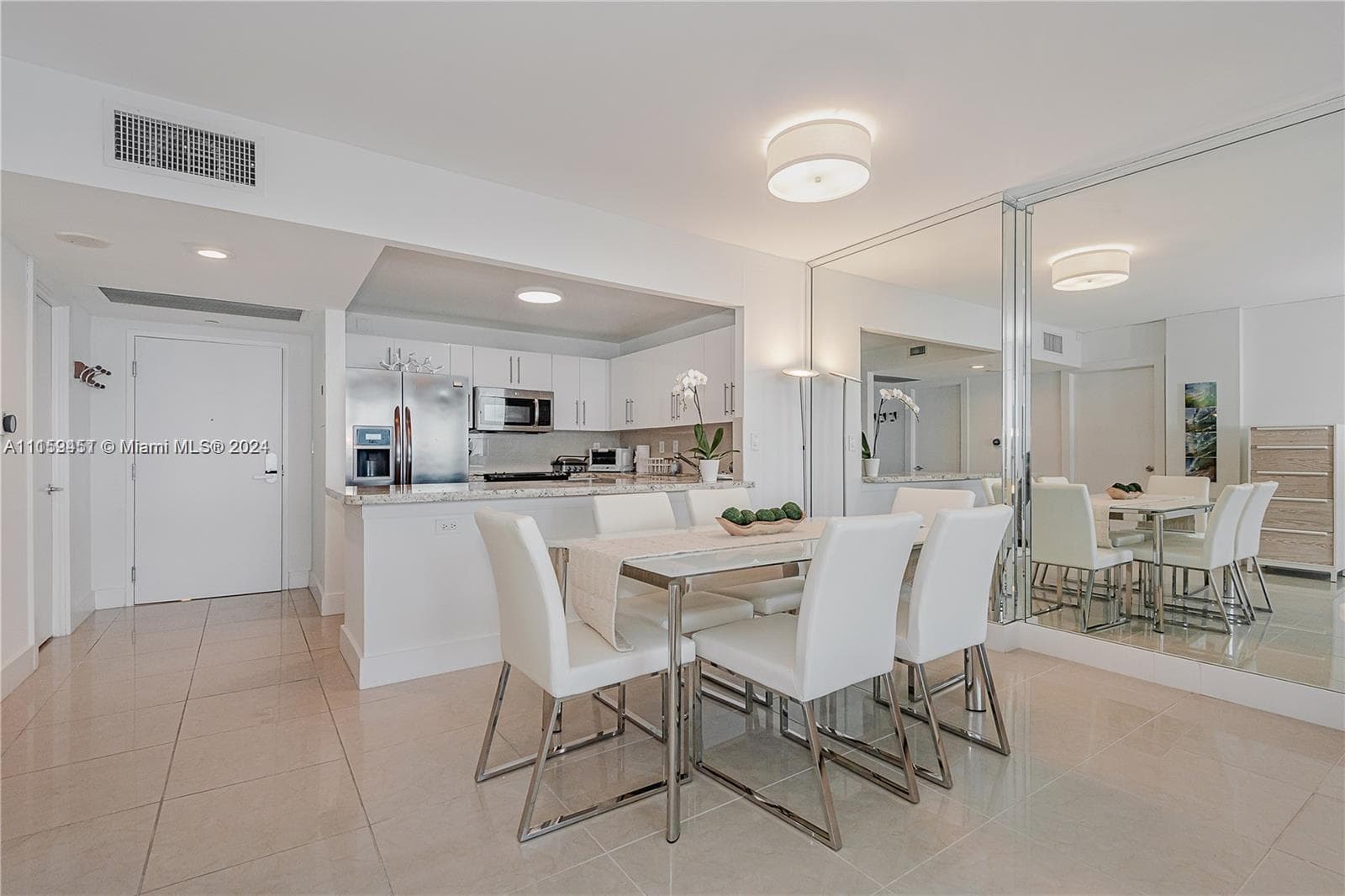 2301 Collins Ave # 938, Miami Beach FL 33139 — 19