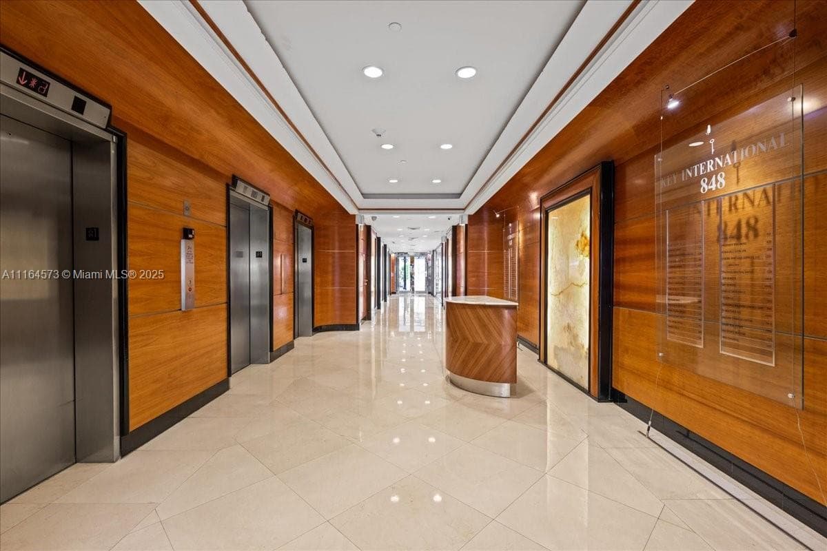 848 Brickell Ave, Miami FL 33131 — 2